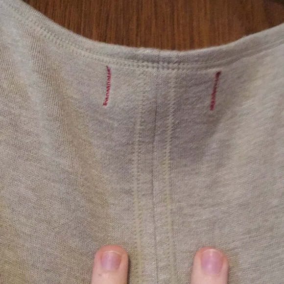 Max Studio Oatmeal Tunic w Pockets and Red Accents - Picture 3 of 5